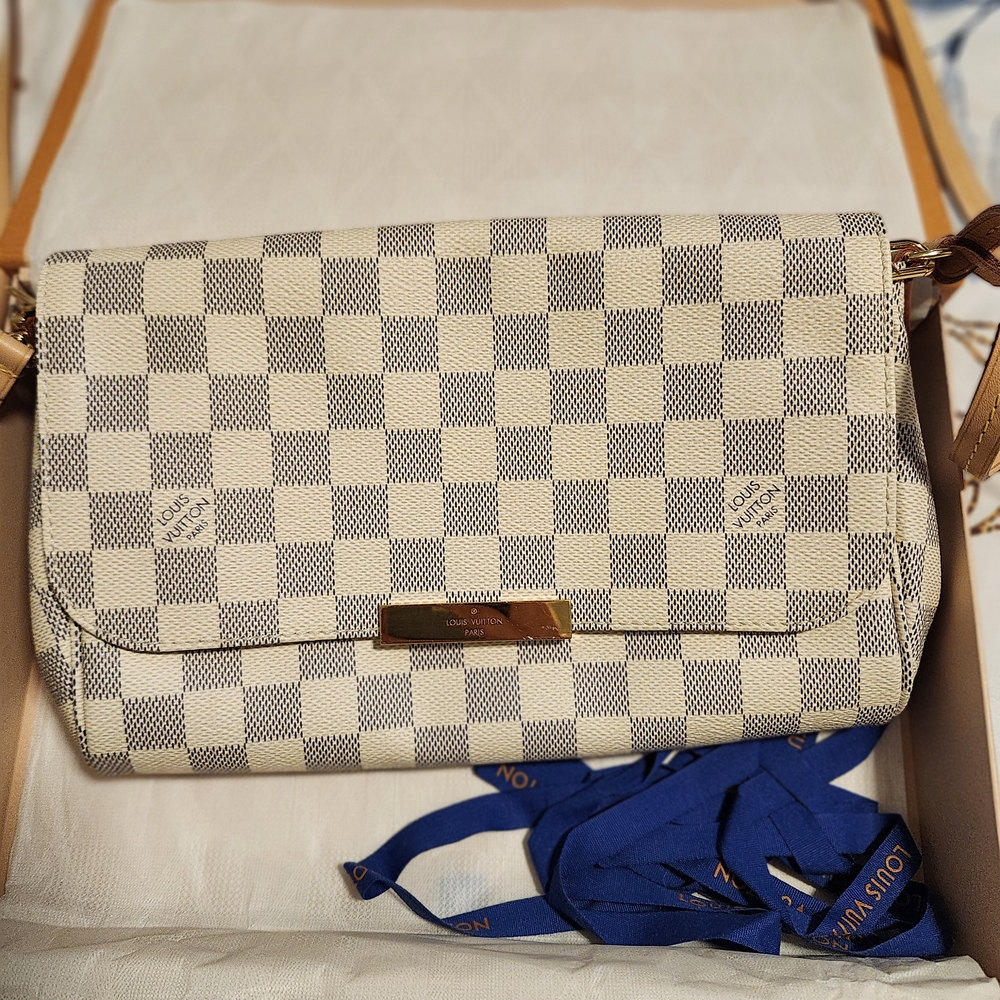 Louis Vuitton White and Tan Checkered Bag - Picture 4 of 12